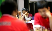 Sementara untuk kelompok putri, pimpinan klasemen sementara juga dikuasai pecatur asal Jawa Barat, MPW  Vania Vindy Chandra yang hingga babak keenam, berhasil mengumpulkan 5,5 poin.