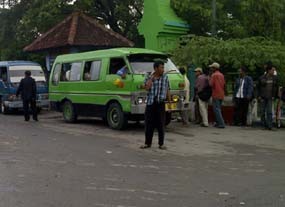 Awak Bus Tambak Oso Wilangon Kembali Turun ke Jalan