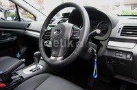 Selanjutnya pada bagian setir kemudi, pengendara bisa mengatur transmisi yang disajikan dipedal shift di bawah setir. Dan setiap pengendara juga dipastikan bisa langsung mengintegrasikan entertaiment di atas stir kemudi.