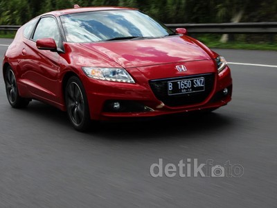 Ngebut dengan Honda CR-Z