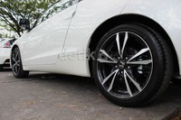 Sebagai mobil hybrid, Honda menempatkan suspensi cukup baik. Karakternya yang keras namun tetap nyaman begitu handling dan manuver. Dengan topangan suspensi tersebut, hybrid CR-Z sangat gesit dan lincah.