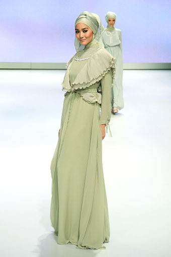 Jakarta, Indonesia - 15 Februari. Take a Bow by Ria Miranda. Explore Minangkabau Herritage. Indonesia Fashion Week 2013 at Jakarta Convention Center. 15 Februari 2013. Senayan. Jakarta. [Foto: Mohammad Abduh/Wolipop]