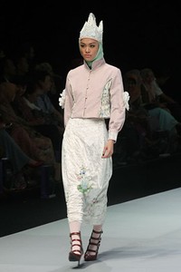 Jakarta, Indonesia - 15 Februari. Nuniek Mawardi The Kingdom. Explore Minangkabau Herritage. Indonesia Fashion Week 2013 at Jakarta Convention Center. 15 Februari 2013. Senayan. Jakarta. [Foto: Mohammad Abduh/Wolipop]