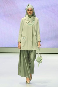 Jakarta, Indonesia - 15 Februari. Take a Bow by Ria Miranda. Explore Minangkabau Herritage. Indonesia Fashion Week 2013 at Jakarta Convention Center. 15 Februari 2013. Senayan. Jakarta. [Foto: Mohammad Abduh/Wolipop]