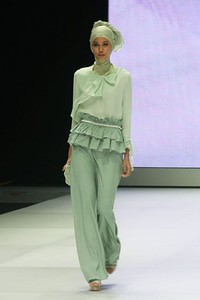 Jakarta, Indonesia - 15 Februari. Take a Bow by Ria Miranda. Explore Minangkabau Herritage. Indonesia Fashion Week 2013 at Jakarta Convention Center. 15 Februari 2013. Senayan. Jakarta. [Foto: Mohammad Abduh/Wolipop]