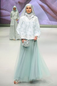 Jakarta, Indonesia - 15 Februari. Take a Bow by Ria Miranda. Explore Minangkabau Herritage. Indonesia Fashion Week 2013 at Jakarta Convention Center. 15 Februari 2013. Senayan. Jakarta. [Foto: Mohammad Abduh/Wolipop]