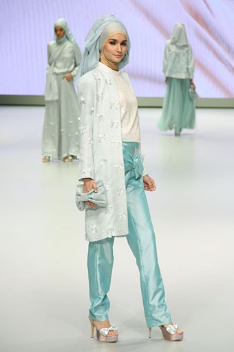 Jakarta, Indonesia - 15 Februari. Take a Bow by Ria Miranda. Explore Minangkabau Herritage. Indonesia Fashion Week 2013 at Jakarta Convention Center. 15 Februari 2013. Senayan. Jakarta. [Foto: Mohammad Abduh/Wolipop]