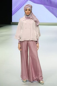 Jakarta, Indonesia - 15 Februari. Take a Bow by Ria Miranda. Explore Minangkabau Herritage. Indonesia Fashion Week 2013 at Jakarta Convention Center. 15 Februari 2013. Senayan. Jakarta. [Foto: Mohammad Abduh/Wolipop]