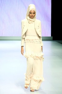 Jakarta, Indonesia - 15 Februari. Take a Bow by Ria Miranda. Explore Minangkabau Herritage. Indonesia Fashion Week 2013 at Jakarta Convention Center. 15 Februari 2013. Senayan. Jakarta. [Foto: Mohammad Abduh/Wolipop]