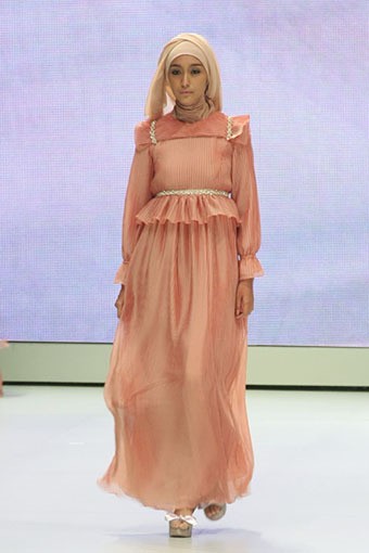 Jakarta, Indonesia - 15 Februari. Take a Bow by Ria Miranda. Explore Minangkabau Herritage. Indonesia Fashion Week 2013 at Jakarta Convention Center. 15 Februari 2013. Senayan. Jakarta. [Foto: Mohammad Abduh/Wolipop]