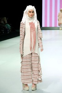 Jakarta, Indonesia - 15 Februari. Sweet Royale by Jeny Tjahyawati. Explore Minangkabau Herritage. Indonesia Fashion Week 2013 at Jakarta Convention Center. 15 Februari 2013. Senayan. Jakarta. [Foto: Mohammad Abduh/Wolipop]