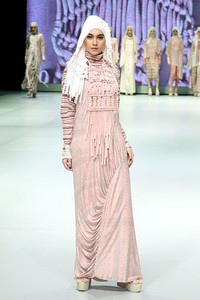 Jakarta, Indonesia - 15 Februari. Sweet Royale by Jeny Tjahyawati. Explore Minangkabau Herritage. Indonesia Fashion Week 2013 at Jakarta Convention Center. 15 Februari 2013. Senayan. Jakarta. [Foto: Mohammad Abduh/Wolipop]