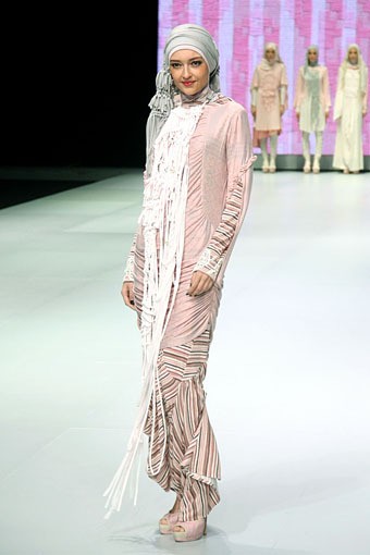 Jakarta, Indonesia - 15 Februari. Sweet Royale by Jeny Tjahyawati. Explore Minangkabau Herritage. Indonesia Fashion Week 2013 at Jakarta Convention Center. 15 Februari 2013. Senayan. Jakarta. [Foto: Mohammad Abduh/Wolipop]