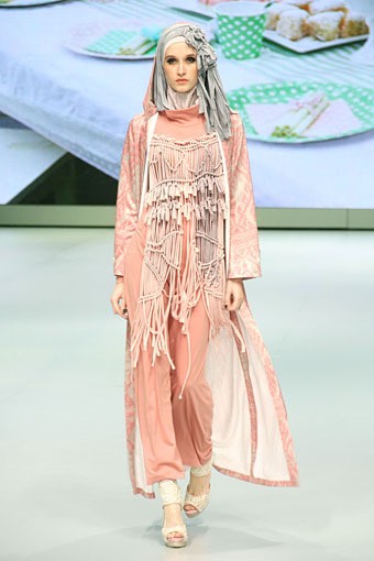 Jakarta, Indonesia - 15 Februari. Sweet Royale by Jeny Tjahyawati. Explore Minangkabau Herritage. Indonesia Fashion Week 2013 at Jakarta Convention Center. 15 Februari 2013. Senayan. Jakarta. [Foto: Mohammad Abduh/Wolipop]