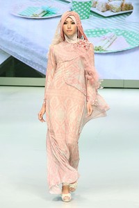 Jakarta, Indonesia - 15 Februari. Sweet Royale by Jeny Tjahyawati. Explore Minangkabau Herritage. Indonesia Fashion Week 2013 at Jakarta Convention Center. 15 Februari 2013. Senayan. Jakarta. [Foto: Mohammad Abduh/Wolipop]