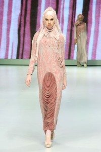 Jakarta, Indonesia - 15 Februari. Sweet Royale by Jeny Tjahyawati. Explore Minangkabau Herritage. Indonesia Fashion Week 2013 at Jakarta Convention Center. 15 Februari 2013. Senayan. Jakarta. [Foto: Mohammad Abduh/Wolipop]