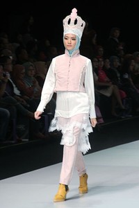 Jakarta, Indonesia - 15 Februari. Nuniek Mawardi The Kingdom. Explore Minangkabau Herritage. Indonesia Fashion Week 2013 at Jakarta Convention Center. 15 Februari 2013. Senayan. Jakarta. [Foto: Mohammad Abduh/Wolipop]
