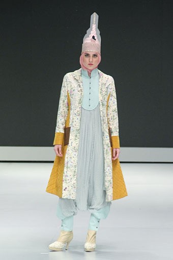 Jakarta, Indonesia - 15 Februari. Nuniek Mawardi The Kingdom. Explore Minangkabau Herritage. Indonesia Fashion Week 2013 at Jakarta Convention Center. 15 Februari 2013. Senayan. Jakarta. [Foto: Mohammad Abduh/Wolipop]
