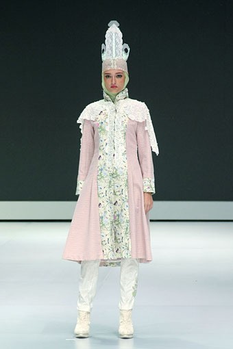 Jakarta, Indonesia - 15 Februari. Nuniek Mawardi The Kingdom. Explore Minangkabau Herritage. Indonesia Fashion Week 2013 at Jakarta Convention Center. 15 Februari 2013. Senayan. Jakarta. [Foto: Mohammad Abduh/Wolipop]