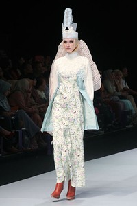 Jakarta, Indonesia - 15 Februari. Nuniek Mawardi The Kingdom. Explore Minangkabau Herritage. Indonesia Fashion Week 2013 at Jakarta Convention Center. 15 Februari 2013. Senayan. Jakarta. [Foto: Mohammad Abduh/Wolipop]