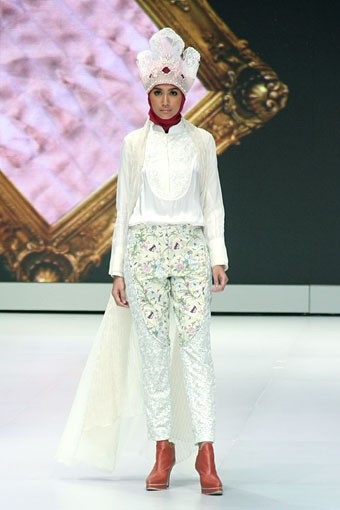 Jakarta, Indonesia - 15 Februari. Nuniek Mawardi The Kingdom. Explore Minangkabau Herritage. Indonesia Fashion Week 2013 at Jakarta Convention Center. 15 Februari 2013. Senayan. Jakarta. [Foto: Mohammad Abduh/Wolipop]