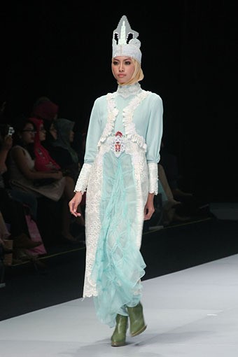 Jakarta, Indonesia - 15 Februari. Nuniek Mawardi The Kingdom. Explore Minangkabau Herritage. Indonesia Fashion Week 2013 at Jakarta Convention Center. 15 Februari 2013. Senayan. Jakarta. [Foto: Mohammad Abduh/Wolipop]