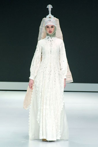 Jakarta, Indonesia - 15 Februari. Nuniek Mawardi The Kingdom. Explore Minangkabau Herritage. Indonesia Fashion Week 2013 at Jakarta Convention Center. 15 Februari 2013. Senayan. Jakarta. [Foto: Mohammad Abduh/Wolipop]