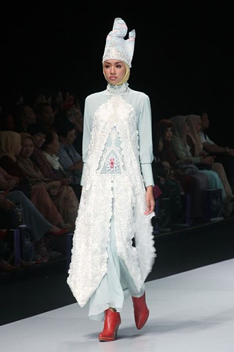 Jakarta, Indonesia - 15 Februari. Nuniek Mawardi The Kingdom. Explore Minangkabau Herritage. Indonesia Fashion Week 2013 at Jakarta Convention Center. 15 Februari 2013. Senayan. Jakarta. [Foto: Mohammad Abduh/Wolipop]
