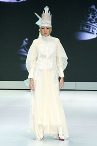 Jakarta, Indonesia - 15 Februari. Nuniek Mawardi The Kingdom. Explore Minangkabau Herritage. Indonesia Fashion Week 2013 at Jakarta Convention Center. 15 Februari 2013. Senayan. Jakarta. [Foto: Mohammad Abduh/Wolipop]