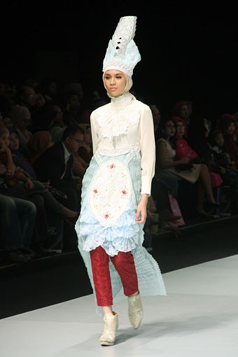 Jakarta, Indonesia - 15 Februari. Nuniek Mawardi The Kingdom. Explore Minangkabau Herritage. Indonesia Fashion Week 2013 at Jakarta Convention Center. 15 Februari 2013. Senayan. Jakarta. [Foto: Mohammad Abduh/Wolipop]