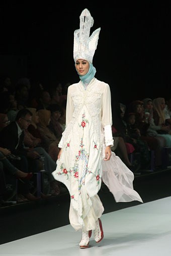 Jakarta, Indonesia - 15 Februari. Nuniek Mawardi The Kingdom. Explore Minangkabau Herritage. Indonesia Fashion Week 2013 at Jakarta Convention Center. 15 Februari 2013. Senayan. Jakarta. [Foto: Mohammad Abduh/Wolipop]