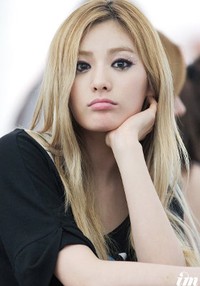 5 Idola KPop Cantik Berambut Pirang