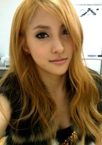 5 Idola KPop Cantik Berambut Pirang