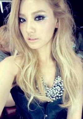 5 Idola KPop Cantik Berambut Pirang