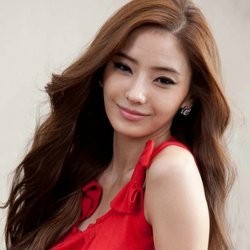 6 Tahun Menikah, Han Chae Young Akhirnya Hamil