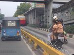 Tanpa Helm, Bonceng Berempat, Masuk Busway