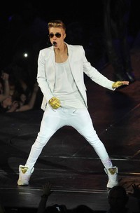 Walaupun terlambat, Justin tampil memukau di atas panggung. Jim Dyson/Getty Images.