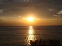 Sunset lain yang memesona ada di Gili Trawangan, Lombok. Duduklah di tepi pantai sambil menunggu langit berubah kemerahan (Putri/detikTravel)