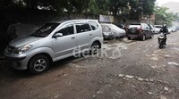 Deretan mobil penghuni rusun Benhil.