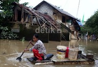Ratusan rumah terendam banjir.