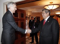Para CEO diterima secara bergantian. Yang pertama diterima adalah Presiden dan CEO Siemens AG Peter Loscher. (Setpres).