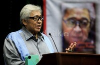 Ketua Umum MPR Taufik Kiemas berbicara di depan para tokoh saat bedah buku dirinya, Gelora Kebangsaan Tak Kunjung Padam'
