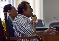 Dua warga negara Malaysia, Mohammad Hasan Bin Khusi dan R Azmi Bin Muhammad Yusof mengikuti sidang vonis di Pengadilan Tipikor, Jakarta. Ramses/detikFoto.