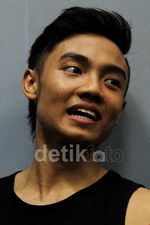 Ardhy Dwiki, Lantunkan Nada Lewat Tarian