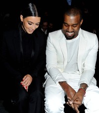 Dengan setelan jas hitam putih , keduanya tampil berseri-seri dan mencuri perhatian di acara tersebut. Pascal Le Segretain/Getty Images.