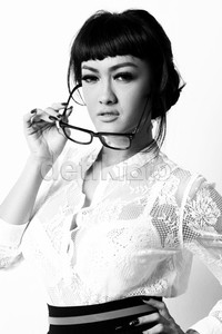 Awal karier itu selesai SMA gue ambil D1 di Interstudi jurusan sekretaris, ujar perempuan kelahiran 15 Juli 1980 itu.