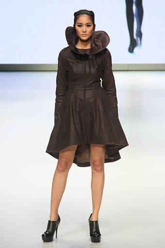 Jakarta, Indonesia - 15 Februari. Camilla Wellton Eco Couture. Indonesia Fashion Week 2013 at Jakarta Convention Center. 15 Februari 2013. Senayan. Jakarta. [Foto: Mohammad Abduh/Wolipop]