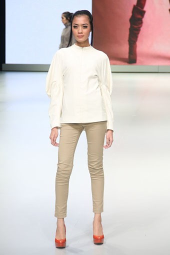 Jakarta, Indonesia - 15 Februari. Camilla Wellton Eco Couture. Indonesia Fashion Week 2013 at Jakarta Convention Center. 15 Februari 2013. Senayan. Jakarta. [Foto: Mohammad Abduh/Wolipop]