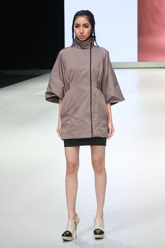 Jakarta, Indonesia - 15 Februari. Camilla Wellton Eco Couture. Indonesia Fashion Week 2013 at Jakarta Convention Center. 15 Februari 2013. Senayan. Jakarta. [Foto: Mohammad Abduh/Wolipop]