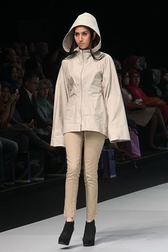 Jakarta, Indonesia - 15 Februari. Camilla Wellton Eco Couture. Indonesia Fashion Week 2013 at Jakarta Convention Center. 15 Februari 2013. Senayan. Jakarta. [Foto: Mohammad Abduh/Wolipop]